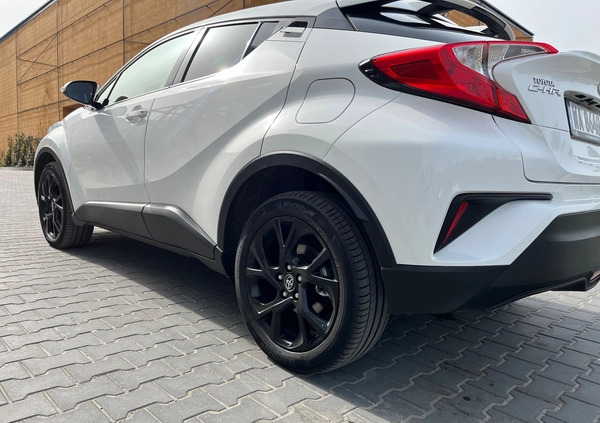 Toyota C-HR cena 74900 przebieg: 67000, rok produkcji 2017 z Warszawa małe 172